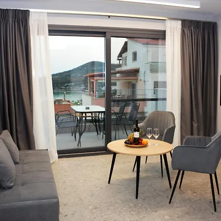 Mavili Luxury شقة فندقية 4*